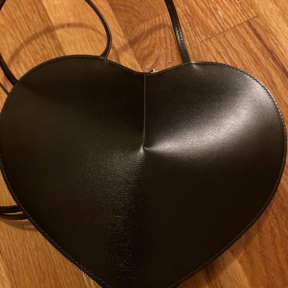 ALAÏA Le Coeur Leather Shoulder Bag in Lux Calfskin - Picture 2 of 7